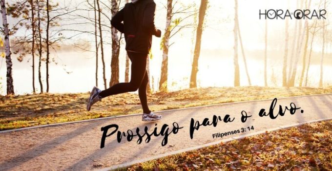Pessoa correndo ao ar livre Filipenses 3:14