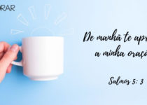 Xícara de café com desenho de um sol Salmos 5:3