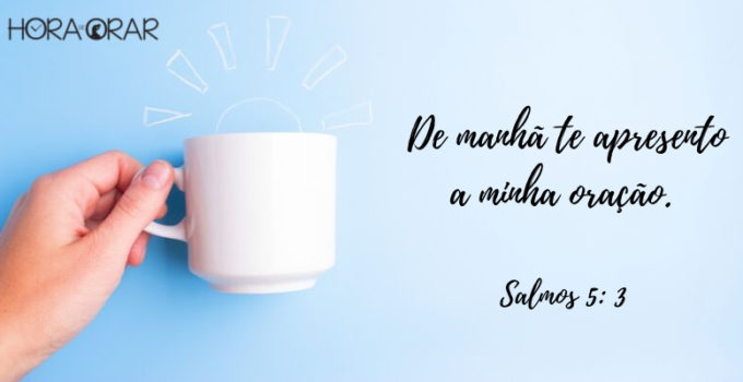 Xícara de café com desenho de um sol Salmos 5:3