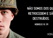 Soldado fundo preto Hebreus 10:39