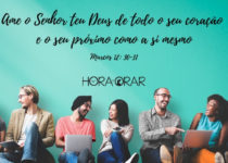 Amigos sentados e trabalhando junto. Marcos 12: 30
