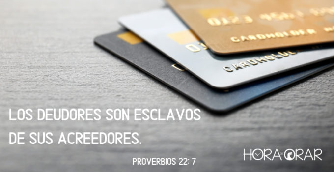 Tarjetas de credito sobre la mesa. Proverbios 22: 7