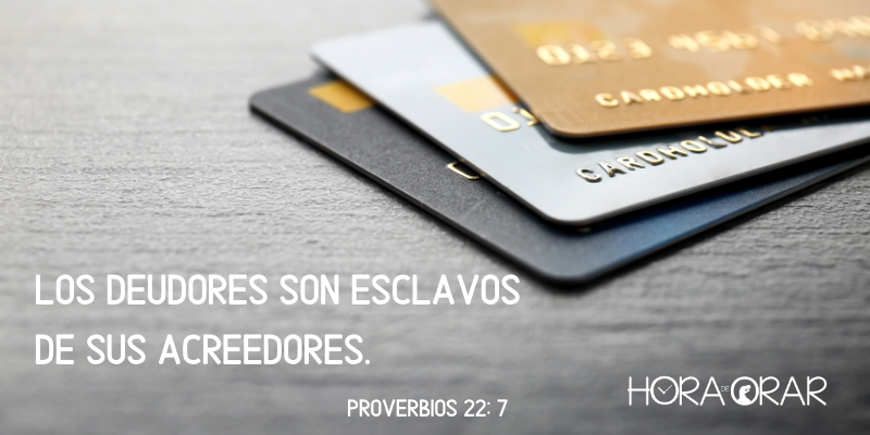 Tarjetas de credito sobre la mesa. Proverbios 22: 7