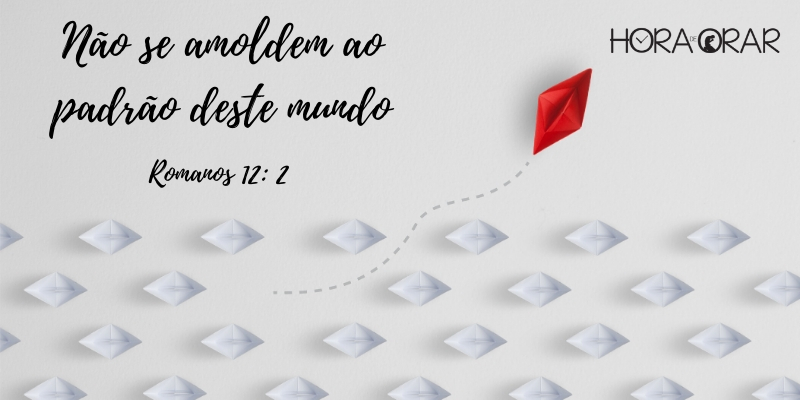 Vários barcos brancos de papel em fila e um barco vermelho de papel se desvia do caminho. Romanos 12: 2