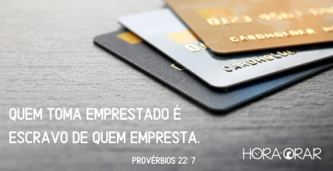 Cartões de credito sobre a mesa. Provérbios 22: 7