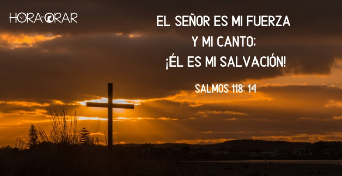 Una cruz en un hermoso atardecer. Salmos 118: 14