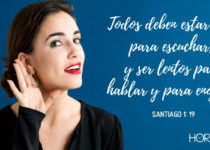 Mujer coge el oído en señal de estar lista para oír. Santiago 1: 19