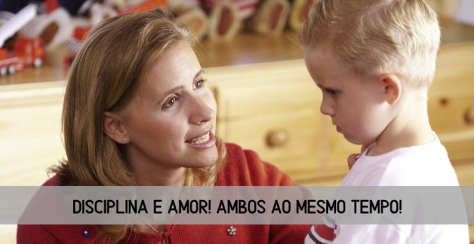 Mãe conversando com seu filho.