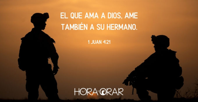 Dos soldados en poner del sol. 1 Juan 4: 21