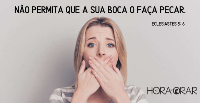 Mulher com as duas mãos tapando a boca. Eclesiastes 5: 6