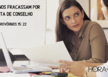 Mulheres em reunião de revisão de projeto. Proverbios 15: 22