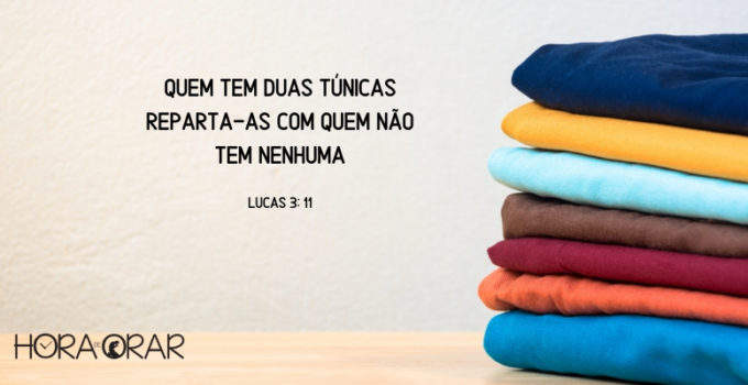 Uma pilha de roupas novas e limpas. Lucas 3: 11