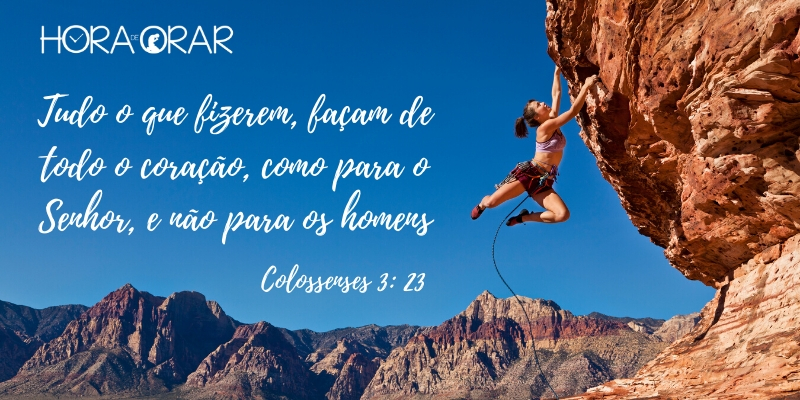 Mulher escalando montanha. Colossenses 3:23