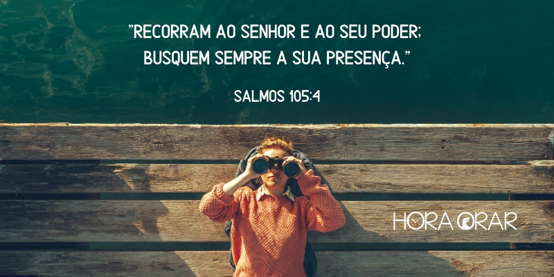 Menina deitada em deque com binóculos. Salmos 105:4