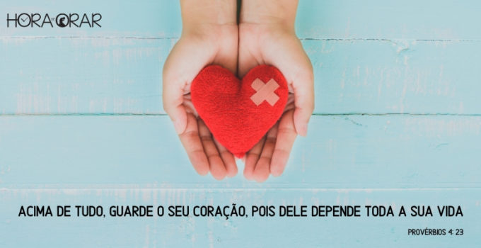 Coração quebrado sendo sustentado. Proverbios 4:23