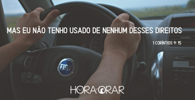 Uma pessoa dirigindo um carro. 1 Coríntios 9:15