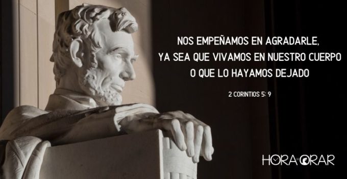 Estatua del ex-presidente estadounidense Abraham Lincoln. 2 Corintios 5:9