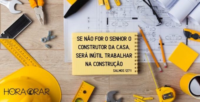 Mesa de construção com ferramentas e projeto. Salmos 127:1