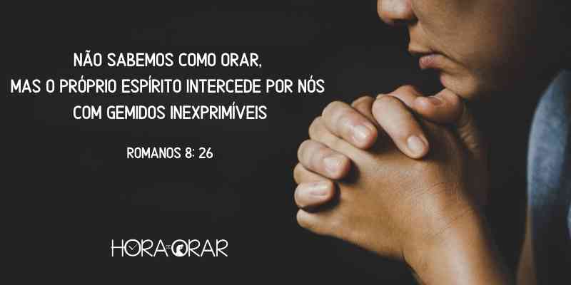 Homem orando. Romanos 8: 26
