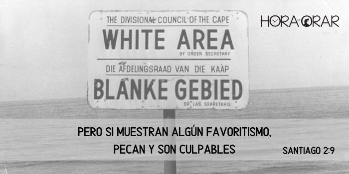 Placa en una playa de sudafrica en el tiempo del Apartheid. Santiago 2:9