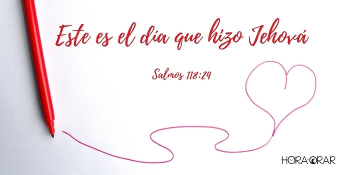 Salmos 118:24 estaban escrito en marcador rojo.