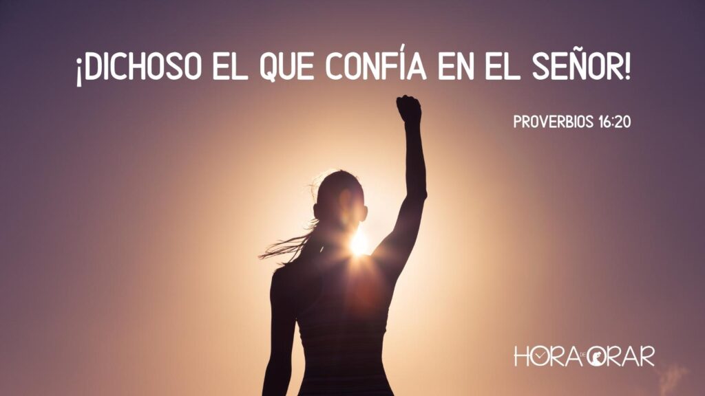 Mujer levanta el brazo en señal de victoria. Proverbios 16:20