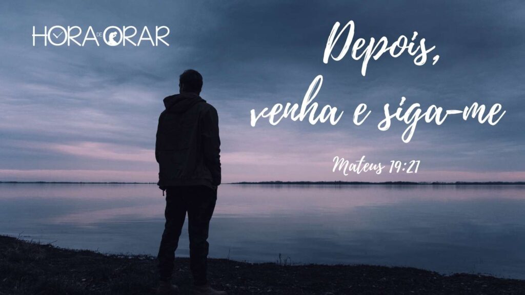 Homem pensativo, frente ao mar. Mateus 19:21