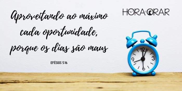 Um relógio. Efesios 5:16.