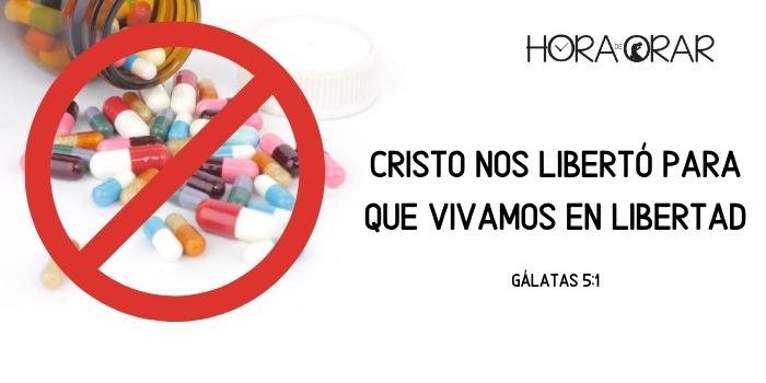 Medicamentos derramados sobre una mesa. Gálatas 5:1