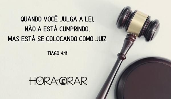 O martelo de um juiz. Tiago 4:11