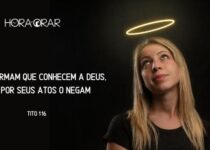 Mulher com "auréola" sobre a cabeça e o versículo de Tito 1:16