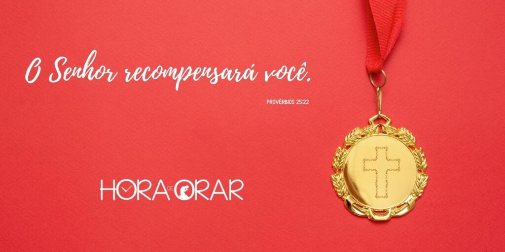 Uma medalha sobre uma mesa.