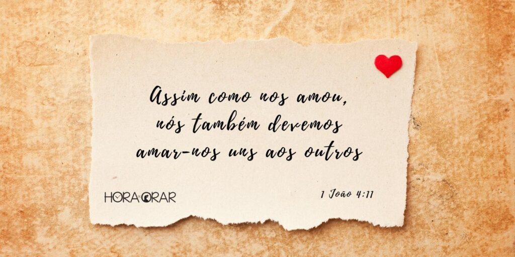 Papel rasgado com 1 Joao 4:11 escrito a mão