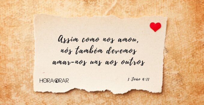 Papel rasgado com 1 Joao 4:11 escrito a mão