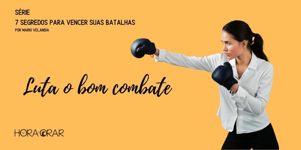 Mulher com luvas de boxe