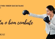 Mulher com luvas de boxe