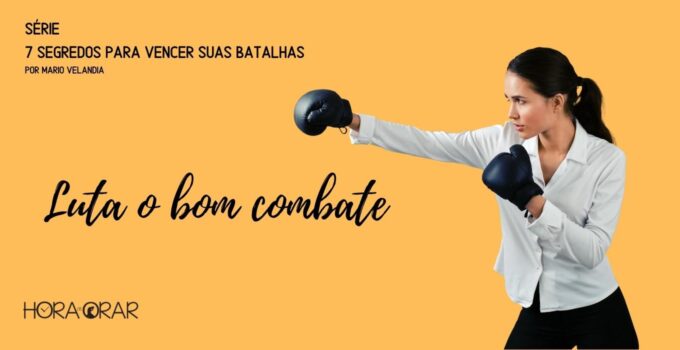 Mulher com luvas de boxe