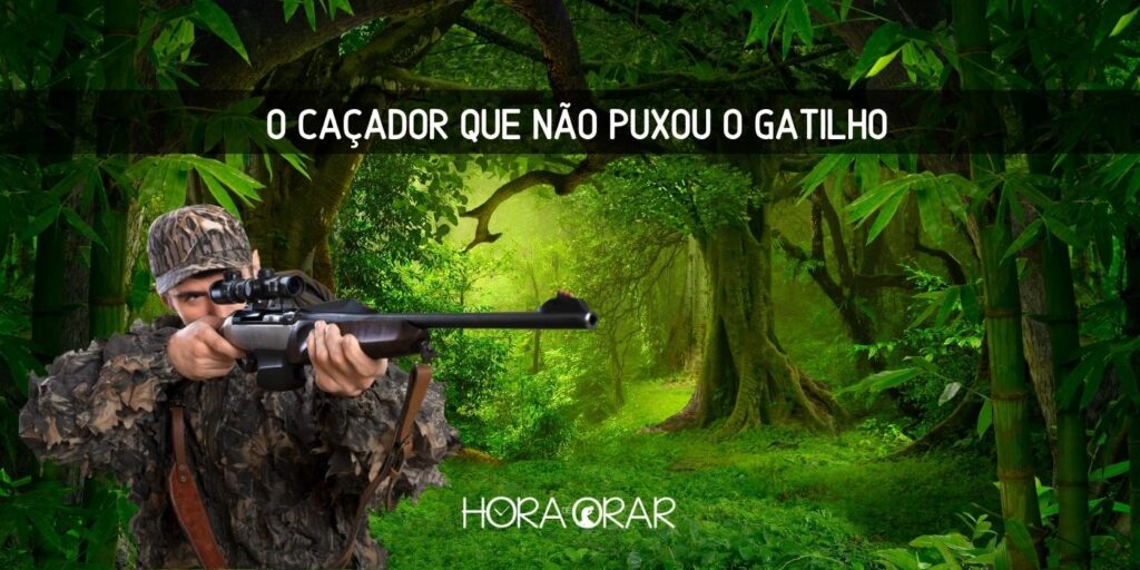 Imagem de um caçador no meio da mata apontando sua arma