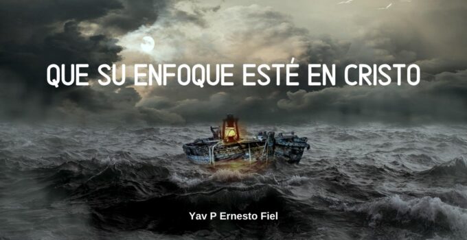 Un pequeño barco en medio a la tempestad