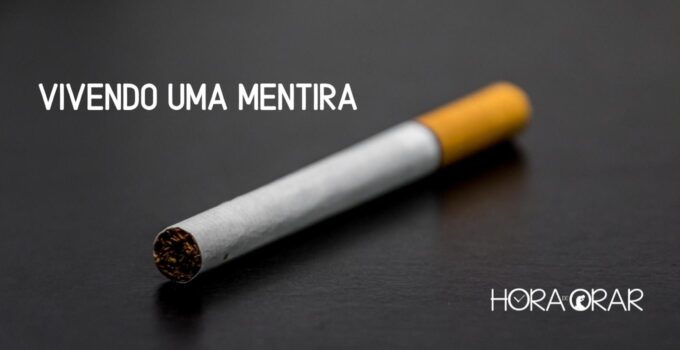 Um cigarro sobre a mesa