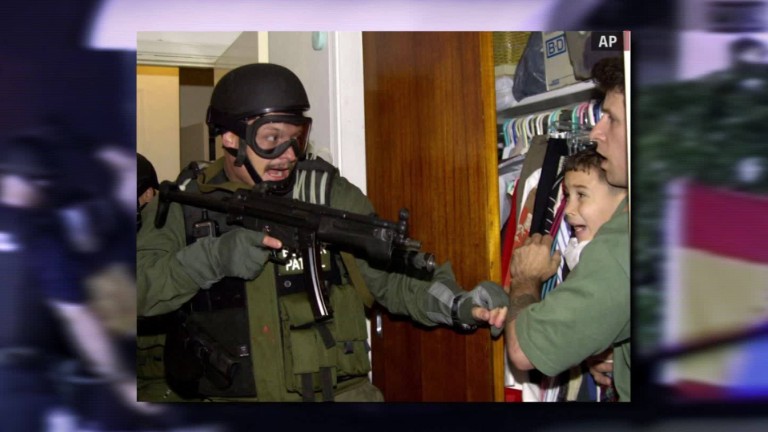 Foto premiada del Rescate Elian Gonzalez