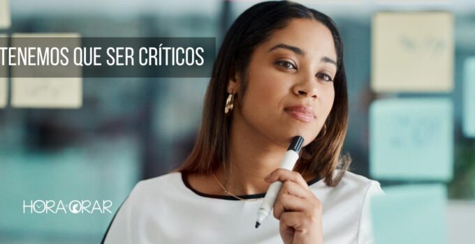 Mujer con mirada de análisis crítica