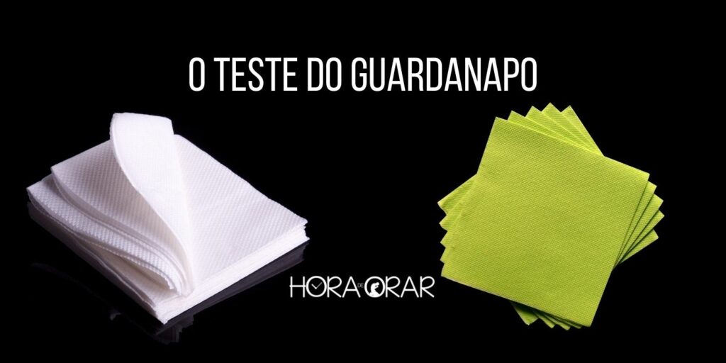 Guardanapos brancos comuns e guardanos verdes, com melhor textura