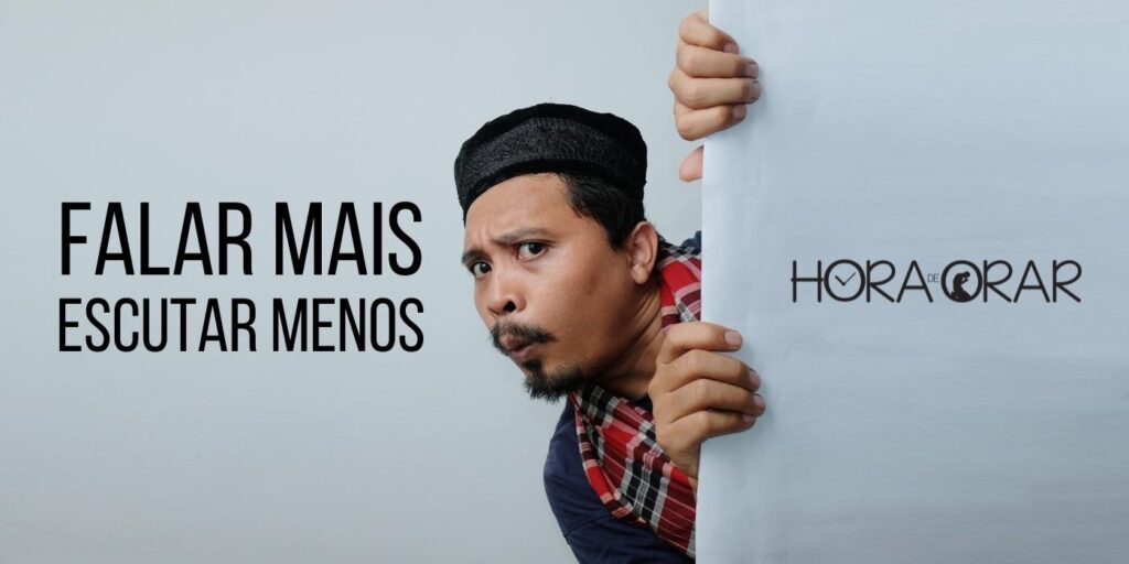 Homem olha com desconfiança