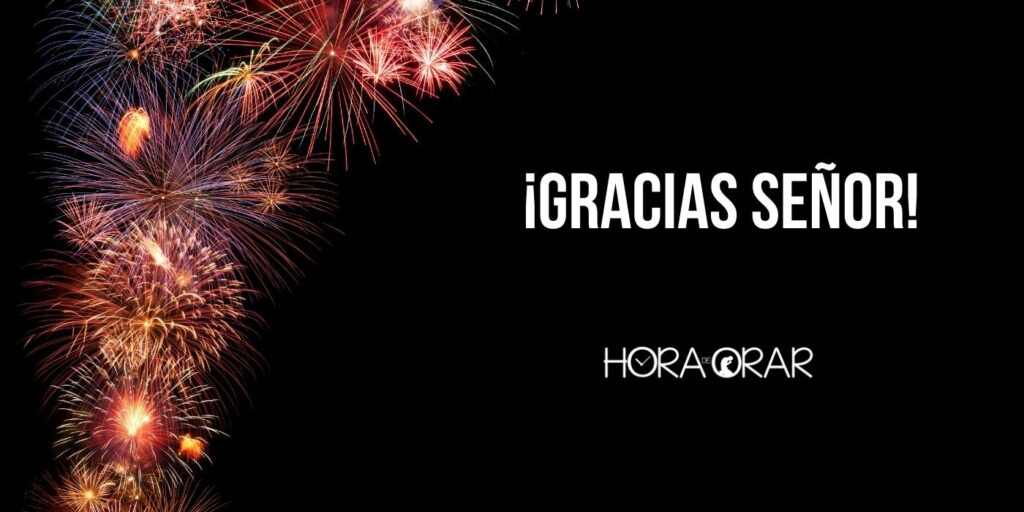 Fuegos de año nuevo y la frase "Gracias Señor"